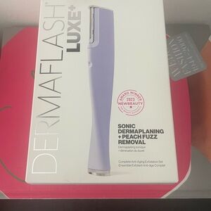 Dermaflash Luxe+ Sonic Dermaplaning & Peach Fuzz Removal Set Brand New